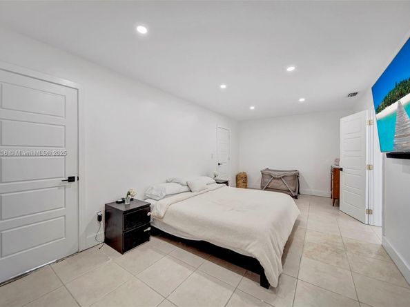 8340 NW 178th St, Hialeah FL 33015
