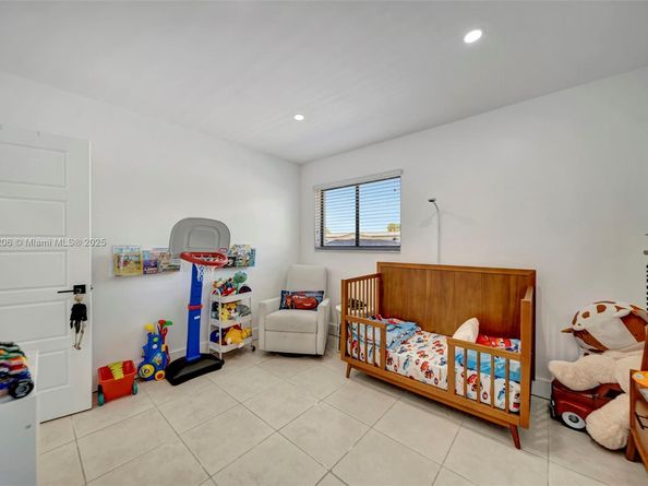 8340 NW 178th St, Hialeah FL 33015