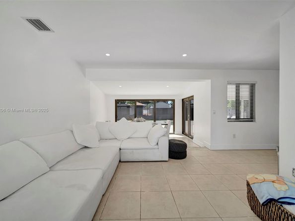 8340 NW 178th St, Hialeah FL 33015