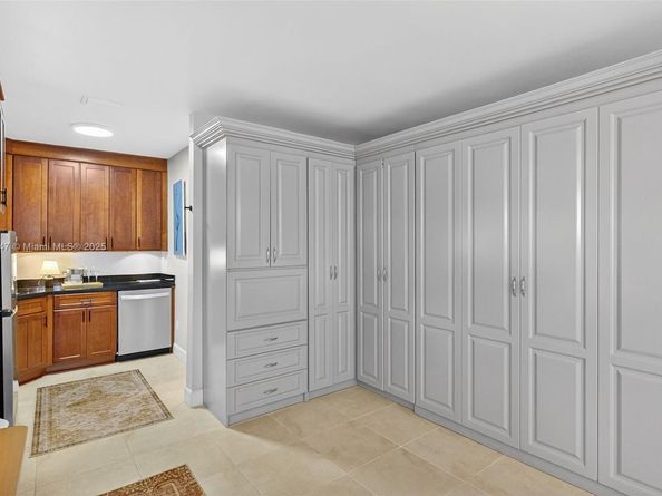 2445 Lake Pancoast Dr 4, Miami Beach FL 33140