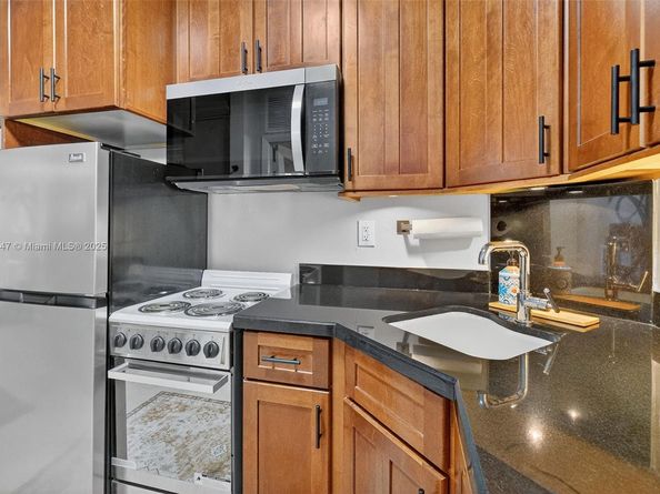 2445 Lake Pancoast Dr 4, Miami Beach FL 33140