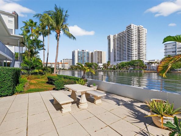 2445 Lake Pancoast Dr 4, Miami Beach FL 33140