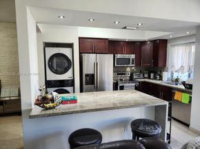 9195 Fontainebleau Blvd 6, Miami FL 33172