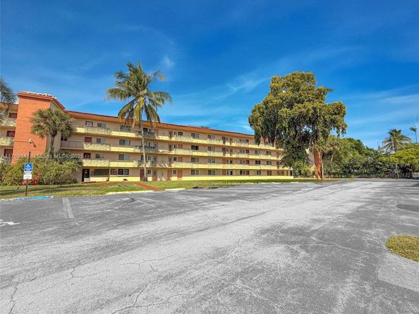 1103 NW 58th Ter 224, Sunrise FL 33313