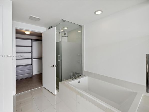 650 NE 32nd St 4203, Miami FL 33137