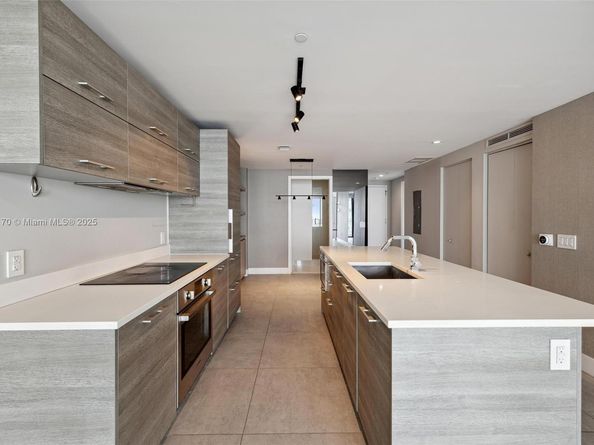 650 NE 32nd St 4203, Miami FL 33137