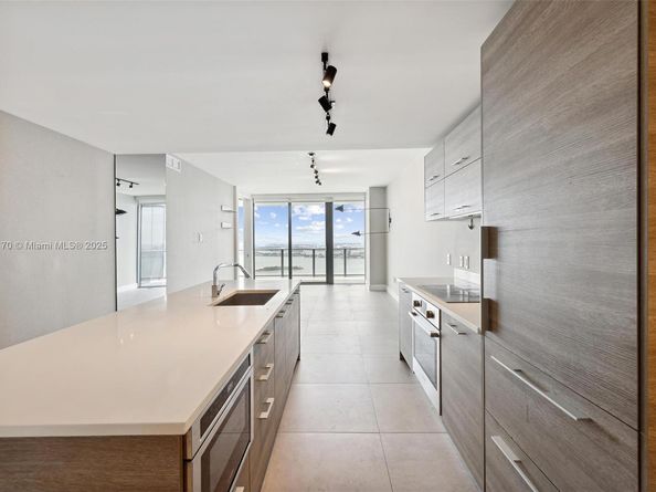 650 NE 32nd St 4203, Miami FL 33137