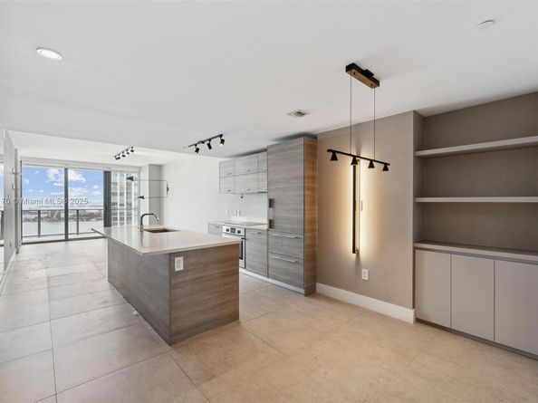650 NE 32nd St 4203, Miami FL 33137