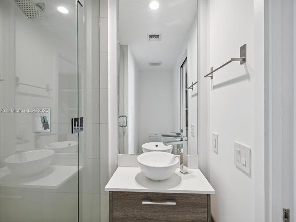 650 NE 32nd St 4203, Miami FL 33137