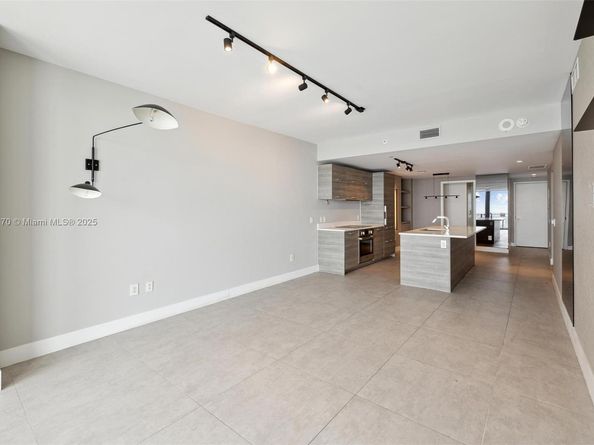 650 NE 32nd St 4203, Miami FL 33137