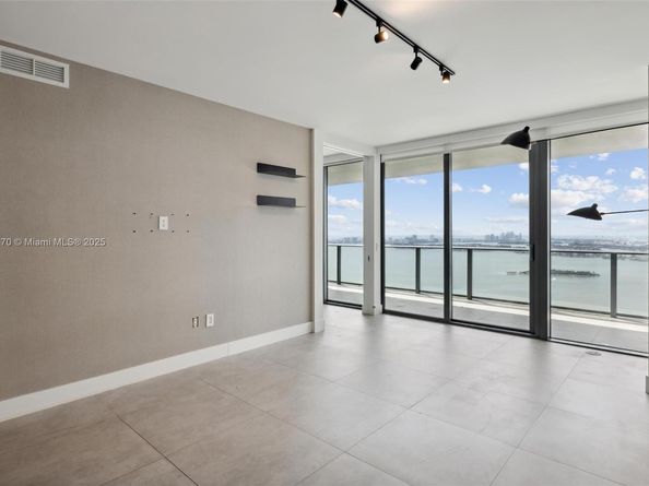 650 NE 32nd St 4203, Miami FL 33137