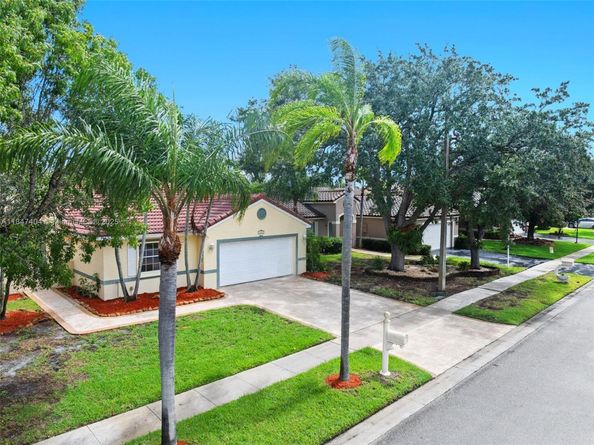 18845 NW 1st St, Pembroke Pines FL 33029