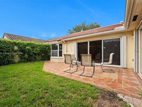 18845 NW 1st St, Pembroke Pines FL 33029
