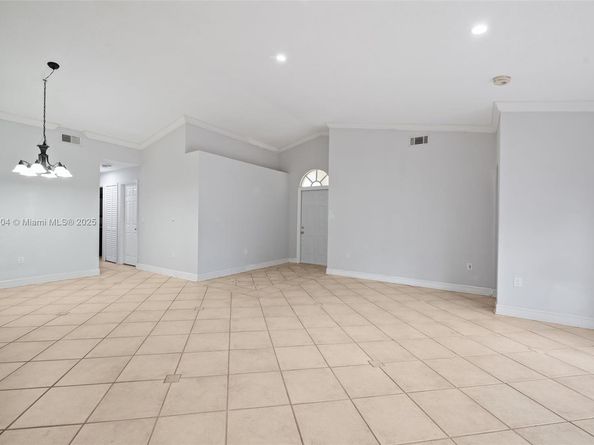 18845 NW 1st St, Pembroke Pines FL 33029