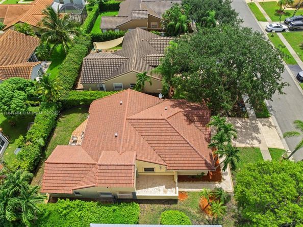 18845 NW 1st St, Pembroke Pines FL 33029
