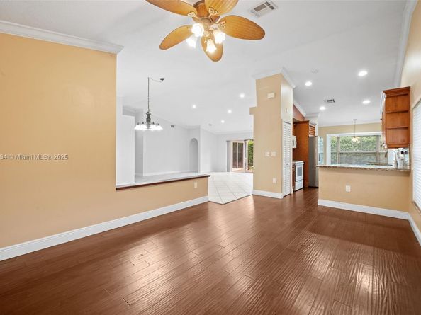 18845 NW 1st St, Pembroke Pines FL 33029