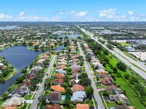18845 NW 1st St, Pembroke Pines FL 33029