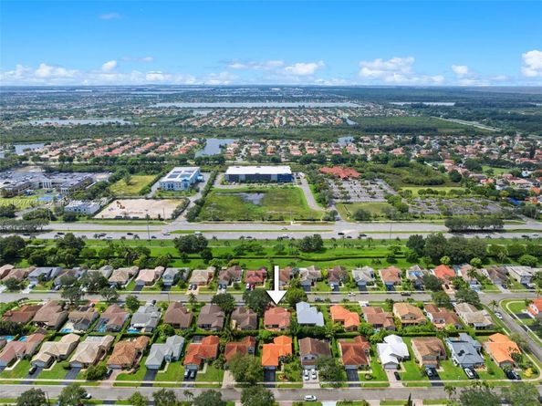 18845 NW 1st St, Pembroke Pines FL 33029