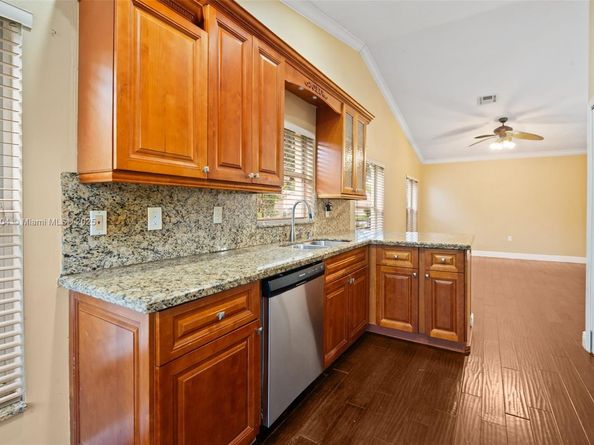 18845 NW 1st St, Pembroke Pines FL 33029