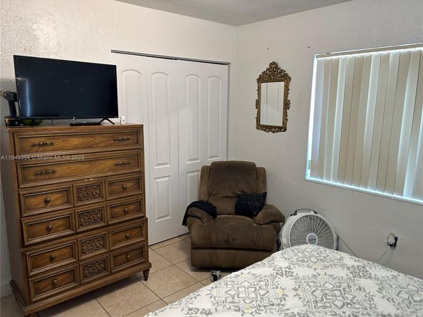 2012 NW 2nd St, Miami FL 33125