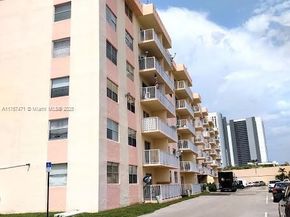 16465 NE 22nd Ave 114, North Miami Beach FL 33160