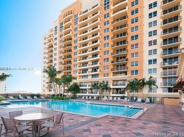 3232 SW 22nd Ter TH 115, Miami FL 33145