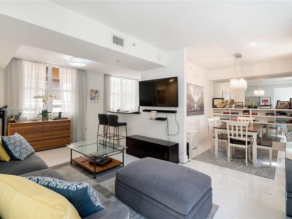 3232 SW 22nd Ter TH 115, Miami FL 33145