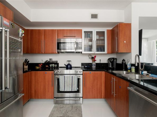 3232 SW 22nd Ter TH 115, Miami FL 33145