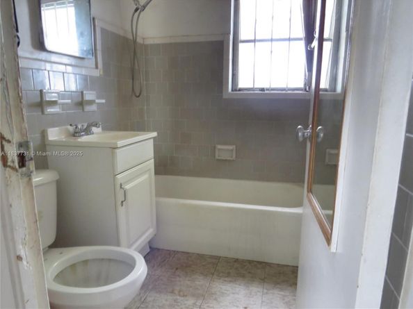 525 NW 16th St, Pompano Beach FL 33060