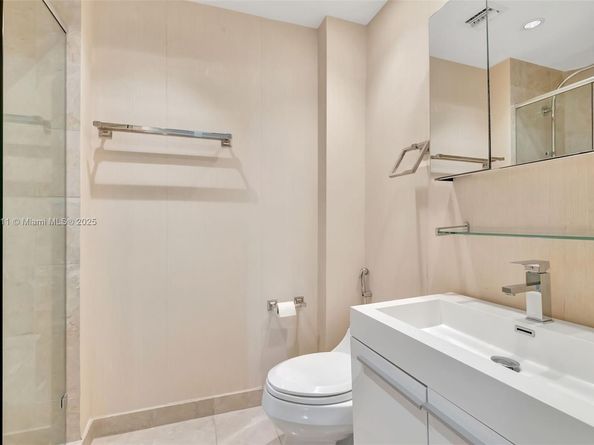 848 Brickell Key Dr 2605, Miami FL 33131
