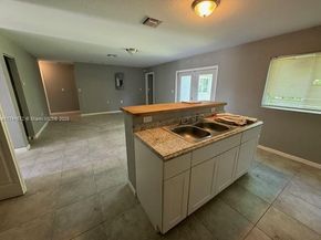 2727 NW 7th Ct, Fort Lauderdale FL 33311