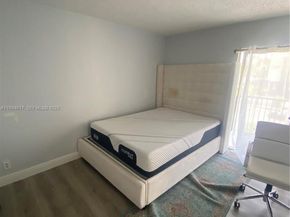 2420 Diana Dr 208, Hallandale Beach FL 33009