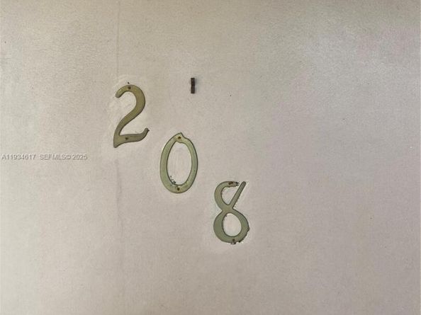 2420 Diana Dr 208, Hallandale Beach FL 33009