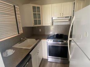 2420 Diana Dr 208, Hallandale Beach FL 33009