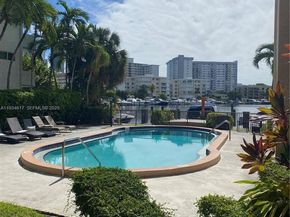 2420 Diana Dr 208, Hallandale Beach FL 33009