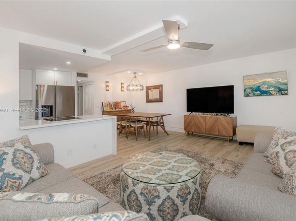 300 SW 134th Way 212E, Pembroke Pines FL 33027