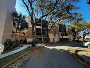 6800 Cypress Rd 207, Plantation FL 33317