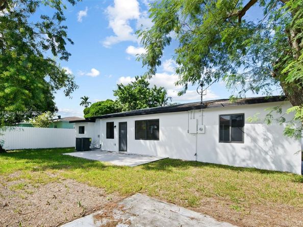 721 SW 5th Ct, Hallandale Beach FL 33009
