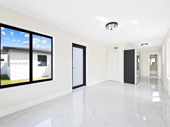 721 SW 5th Ct, Hallandale Beach FL 33009