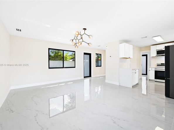 721 SW 5th Ct, Hallandale Beach FL 33009