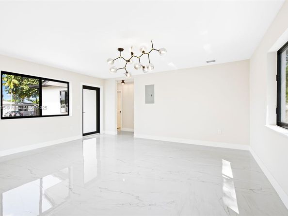 721 SW 5th Ct, Hallandale Beach FL 33009