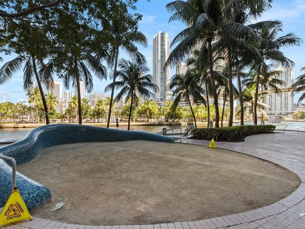 185 SW 7th St 3111, Miami FL 33130