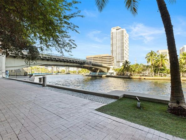 185 SW 7th St 3111, Miami FL 33130