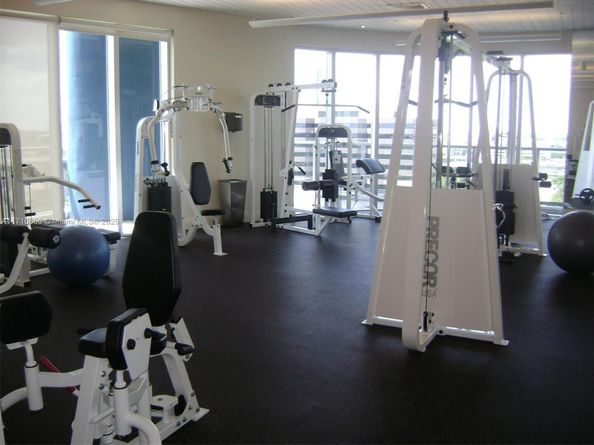 185 SW 7th St 3111, Miami FL 33130