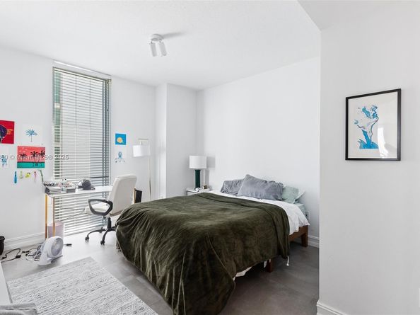 185 SW 7th St 3111, Miami FL 33130