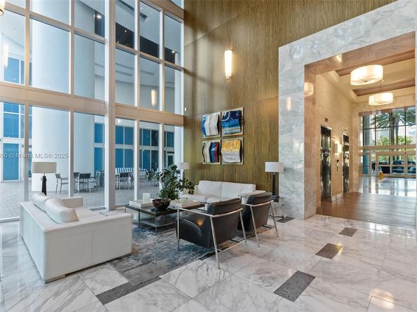 185 SW 7th St 3111, Miami FL 33130