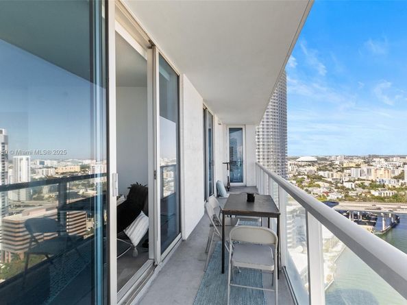 185 SW 7th St 3111, Miami FL 33130