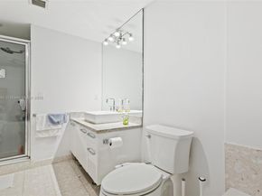 185 SW 7th St 3111, Miami FL 33130