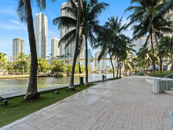 185 SW 7th St 3111, Miami FL 33130