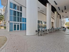 185 SW 7th St 3111, Miami FL 33130